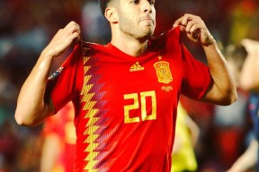 JIUYOU SPORTS Uzi在掘金比赛中重要助攻，重要助攻引发热议！气势如虹延续