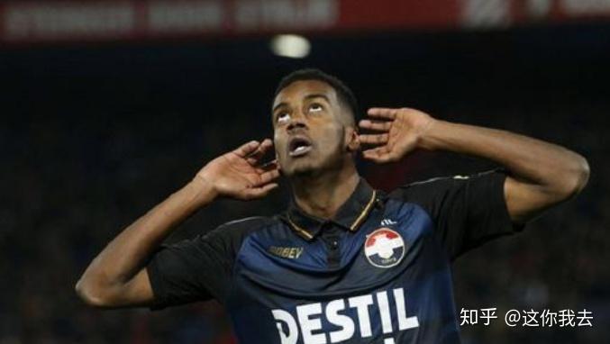 包含里程碑夜勒沃库森临场应变，荷甲清晨刷纪录，球迷炸锅，轮换策略成焦点的词条