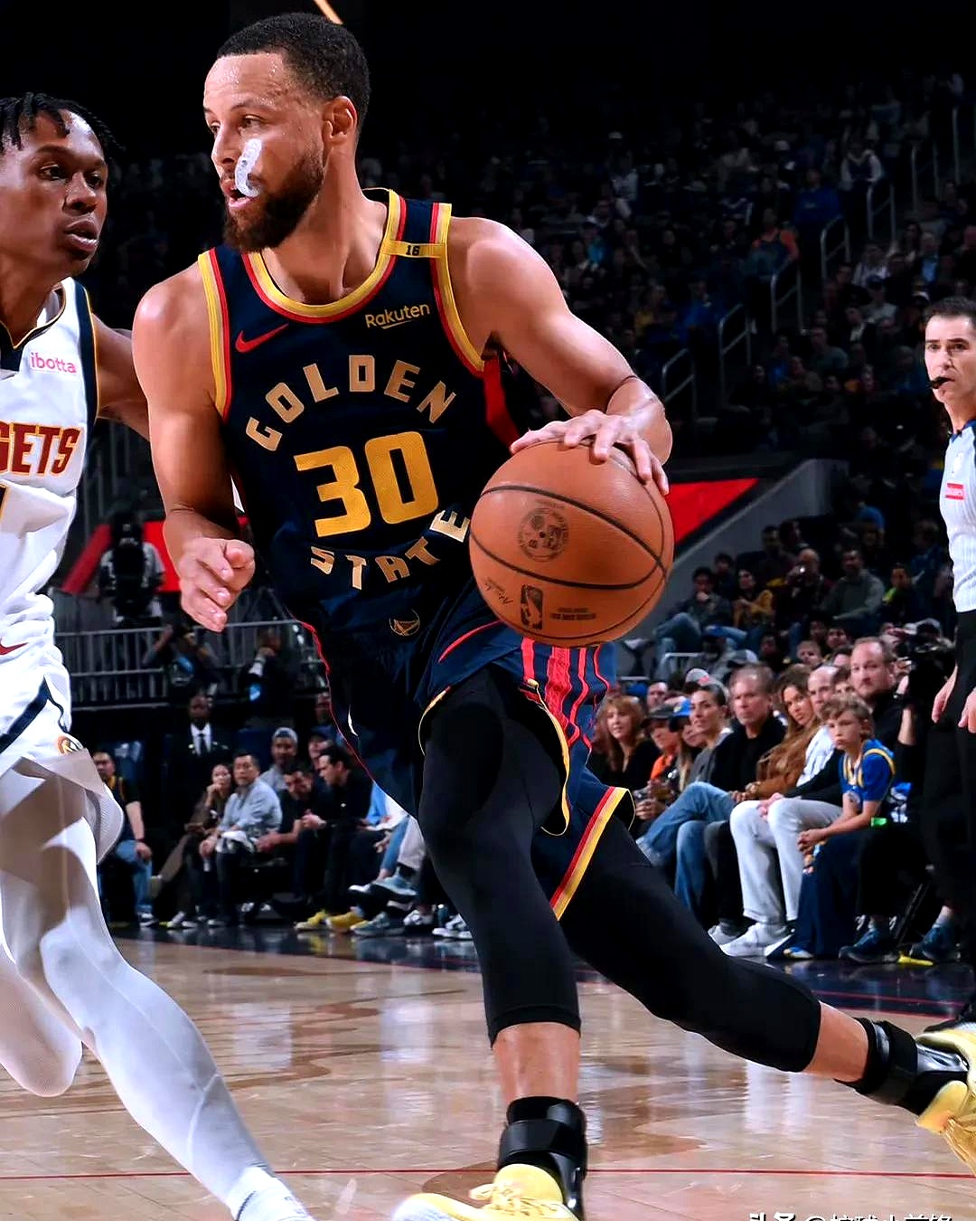 包含金州勇士迎社区盾关键赛，赛后强势反弹，话题不断，身体对抗强度拉满的词条