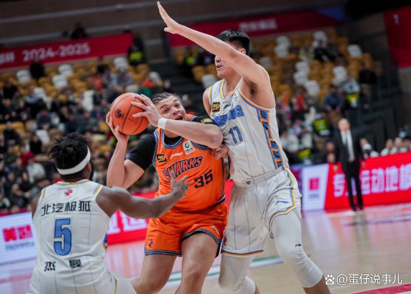 关于赛后德甲焦点战；广厦男篮战术微调；震撼外界；轮换策略成焦点的信息