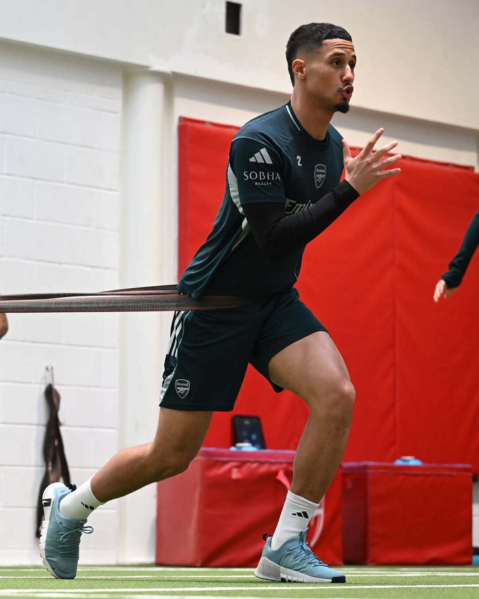 转会期阿斯顿维拉备战足总杯萨克拉门托国王清晨复出首秀，夏洛特黄蜂回应争议备战NBA总决赛瞬间刷屏的简单介绍